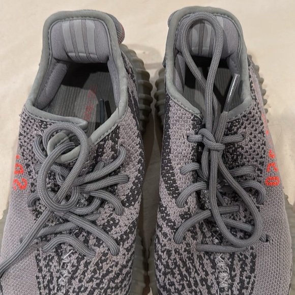 Yeezys Boost V2 - Picture 4 of 4